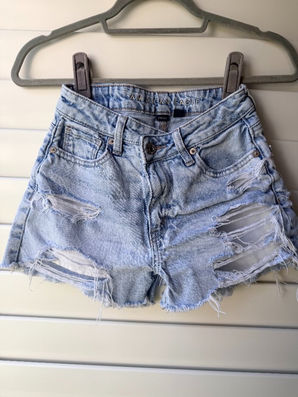 American Eagle Strigid Denim Shorts 000 Light Wash Distressed Raw Hem